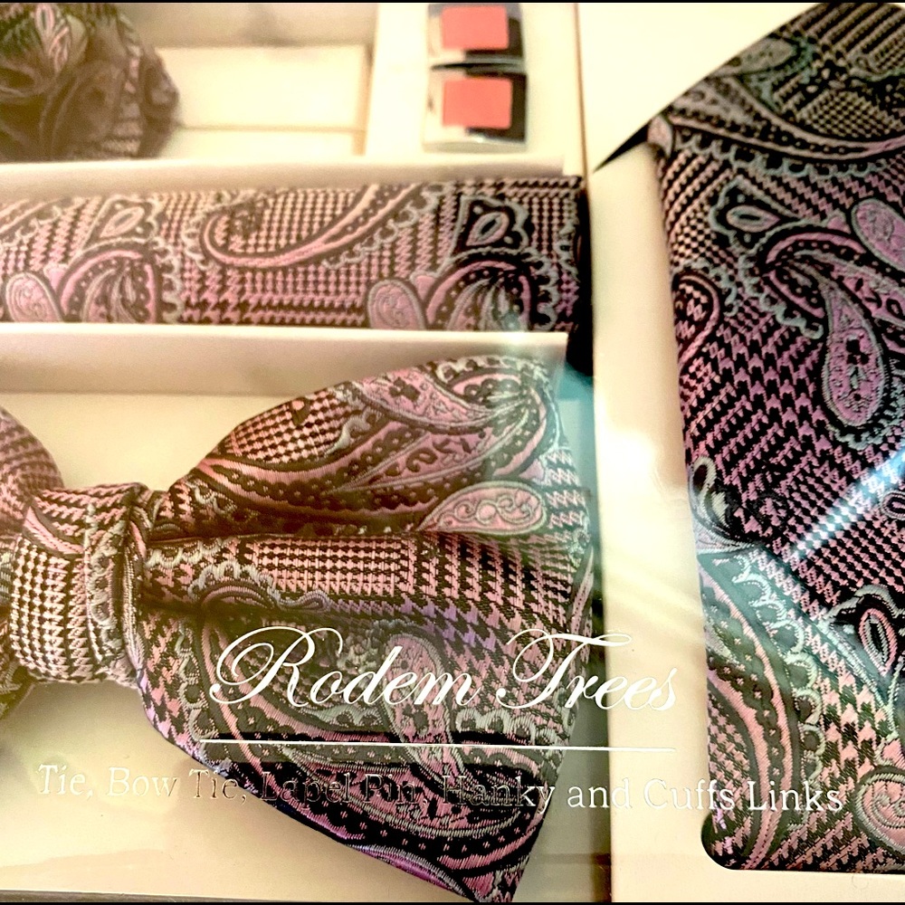 Rodem Trees, Coral Paisley Tie Set BNWT